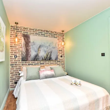 Apartment Magnificent Apartment- 2br-6p - Republique *